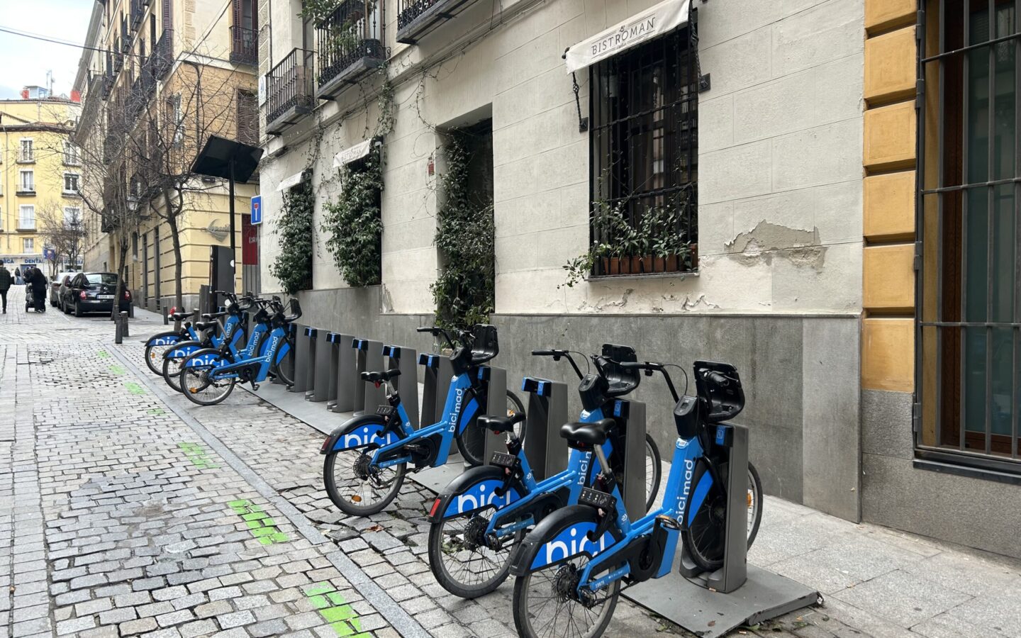 Estación de bicicletas BiciMAD en Madrid