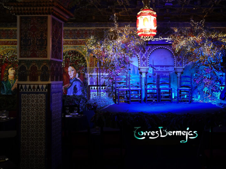 Sala y escenario del tablao flamenco Torres Bermejas en Madrid