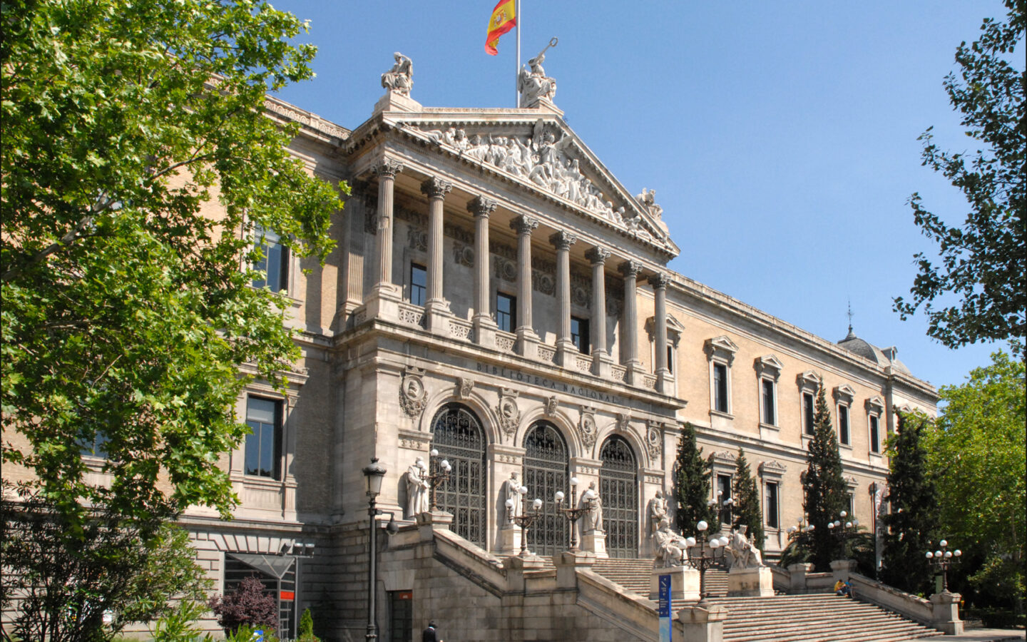 Fachada de la Biblioteca Nacional de España en el paseo de Recoletos