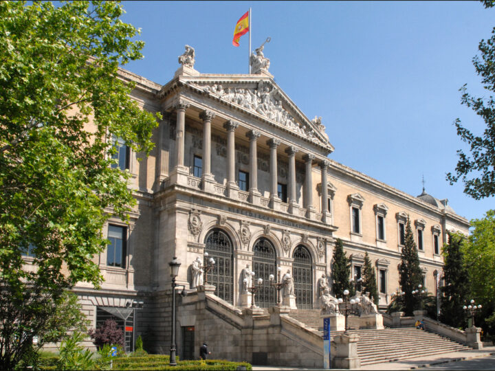 Fachada de la Biblioteca Nacional de España en el paseo de Recoletos