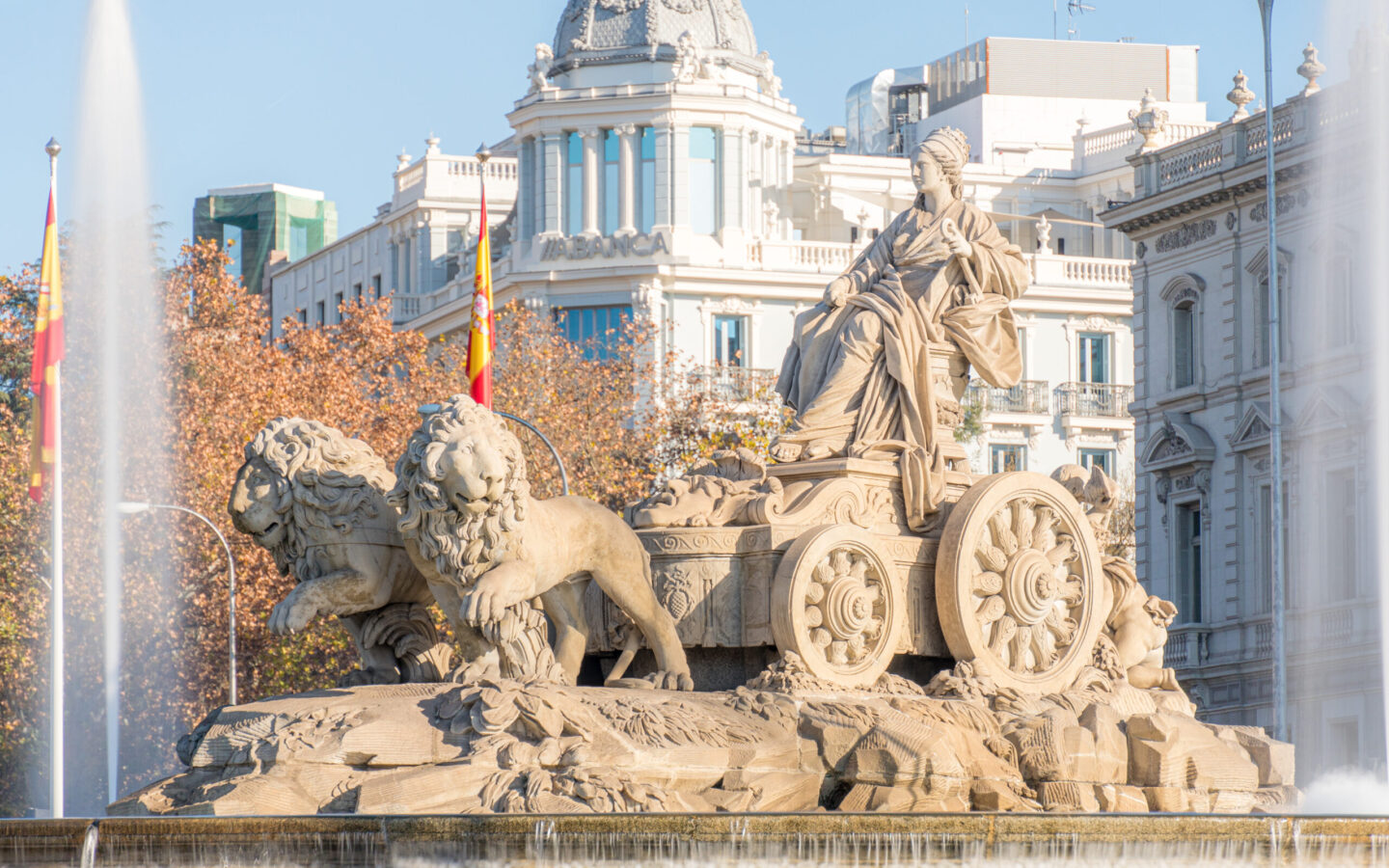 Fuente y plaza de Cibeles en Madrid