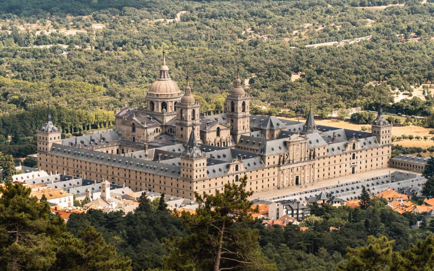 Vista panorámica del Real Monasterio de San Lorenzo de El Escorial