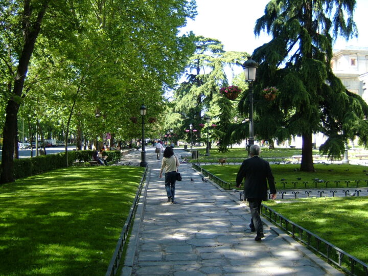 Paseo del Prado y sus jardines históricos en Madrid