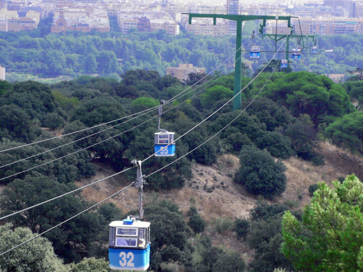 Cabinas del Teleférico de Madrid sobre Casa de Campo