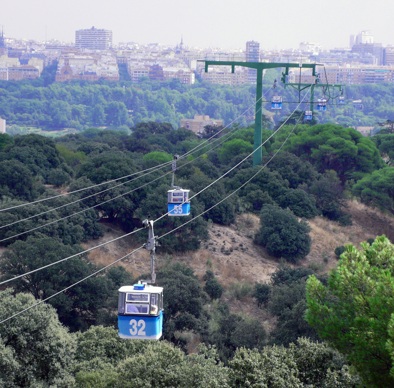 Cabinas del Teleférico de Madrid sobre Casa de Campo