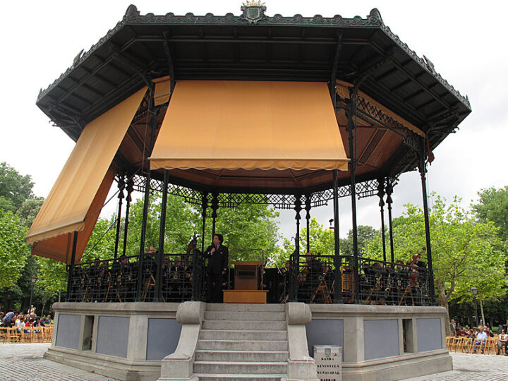 Banda Sinfónica Municipal en el templete de El Retiro