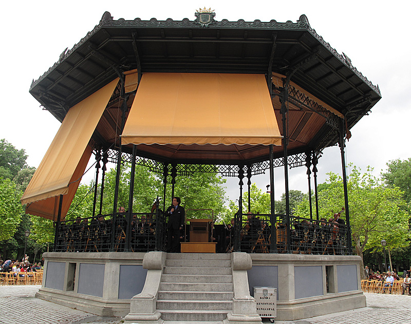 Banda Sinfónica Municipal en el templete de El Retiro